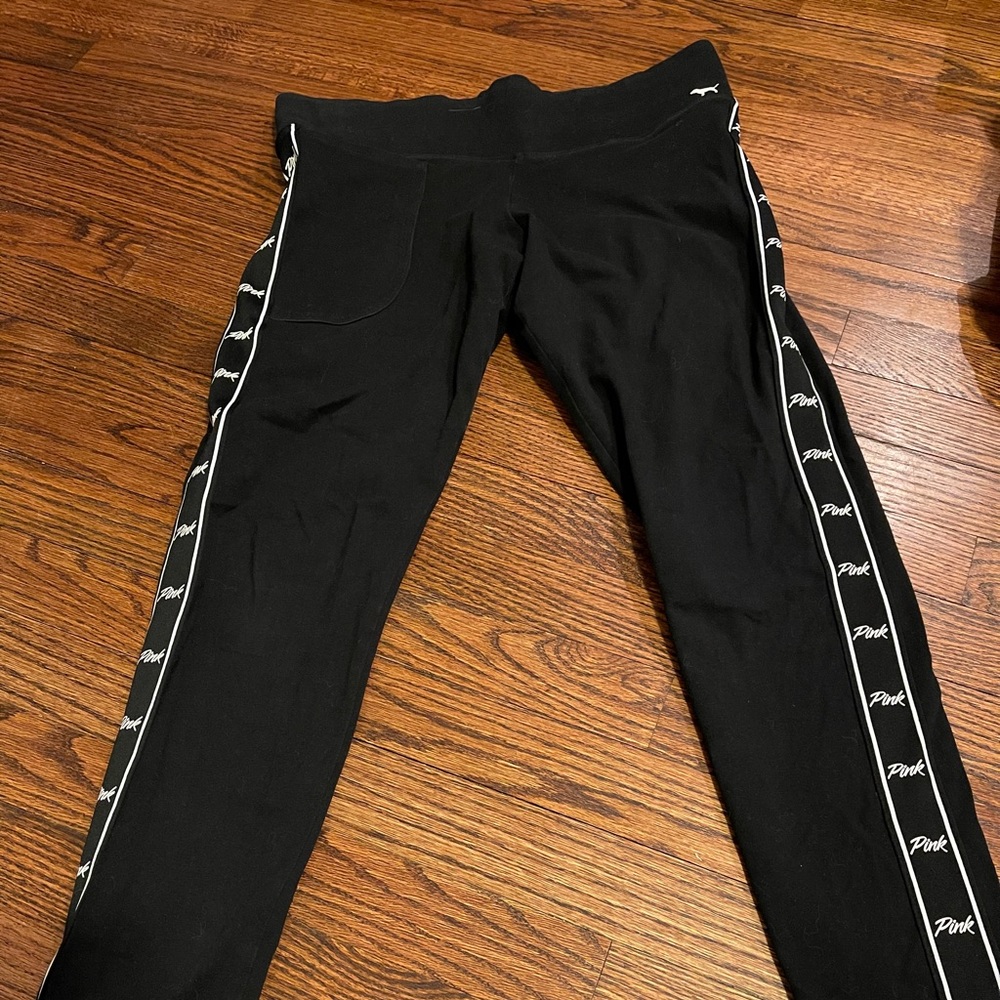 Victoria’s Secret - Pink yoga leggings